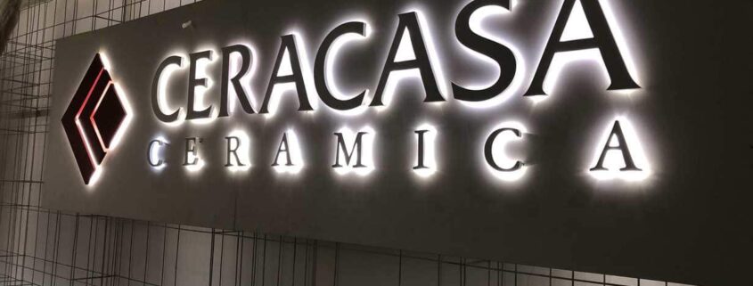 Letreros luminosos en Valencia