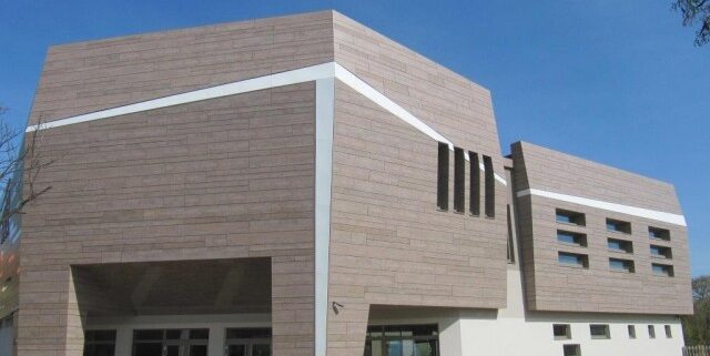Fachadas de panel fenólico en Valencia
